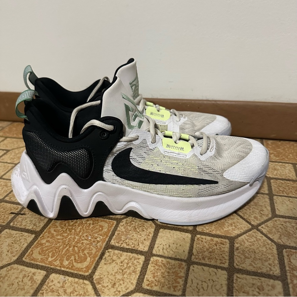 NIKE Mens Giannis Immortality Basketball‎ Shoes Sz 7.5 White Sneakers CZ4099-100 - Picture 5 of 8